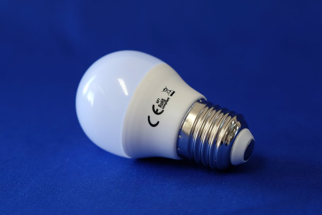 GOLF LED Light Bulb 5 Watt E27 Warm White from the Batteryworldshop.com
